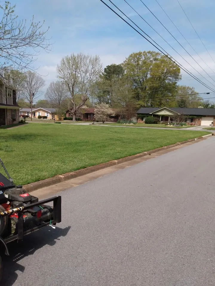 Expert lawn mowing service experts serving Huntsville, AL - Absolute Sheen