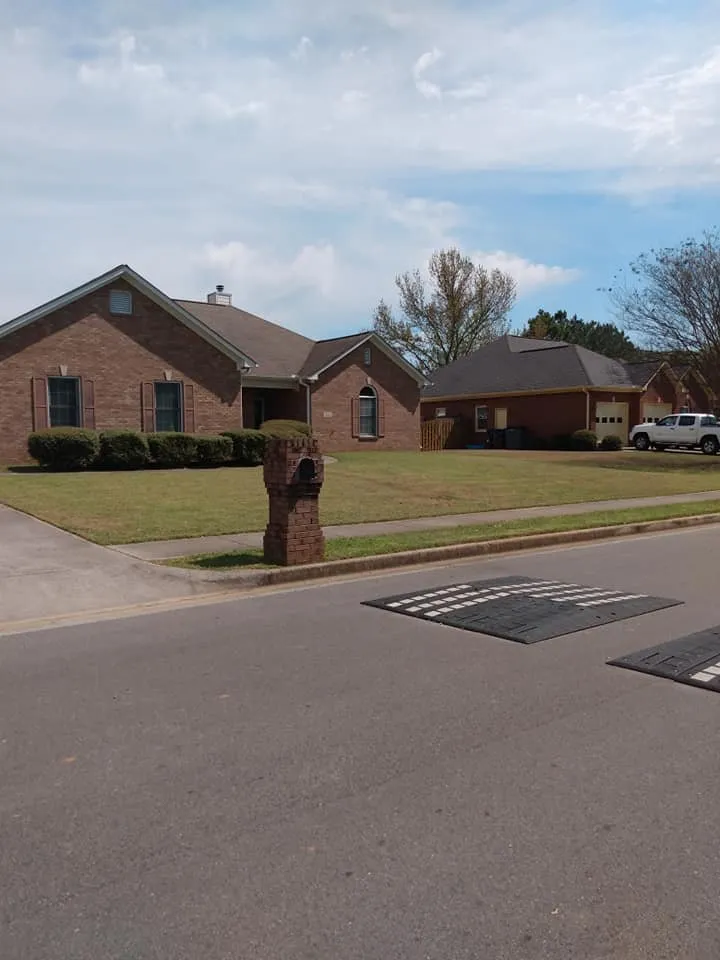 Expert yard cleanup service for beautiful yards across Huntsville, AL - Absolute Sheen