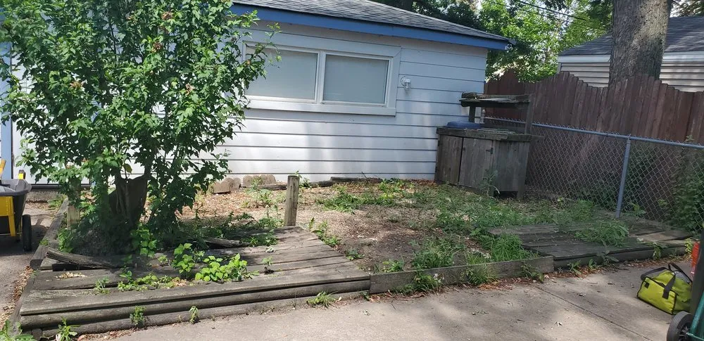 Top-rated yard cleanup service in Oak Lawn, IL - Absolutely Cutting Edge Lawn & Snow Services