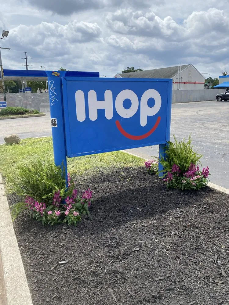 Reliable yard cleanup service for year-round maintenance in Philadelphia, PA by AC Cleaning And Property Maintenance