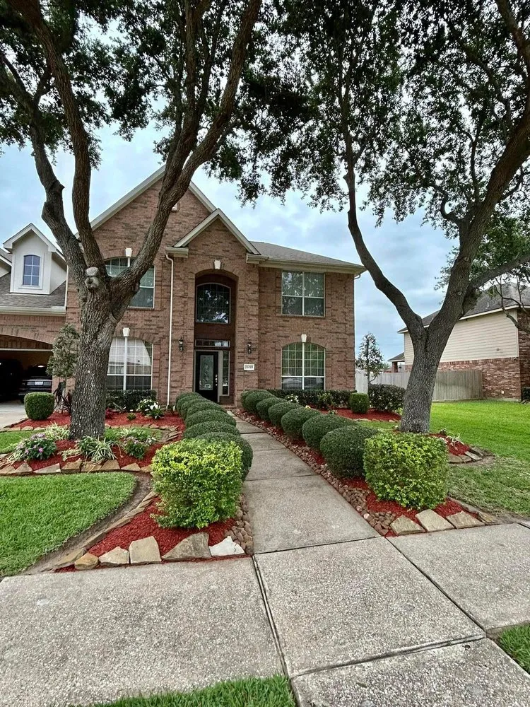 Trusted garden landscaping for beautiful yards in Pasadena, TX by AC Landscape & Tree Service