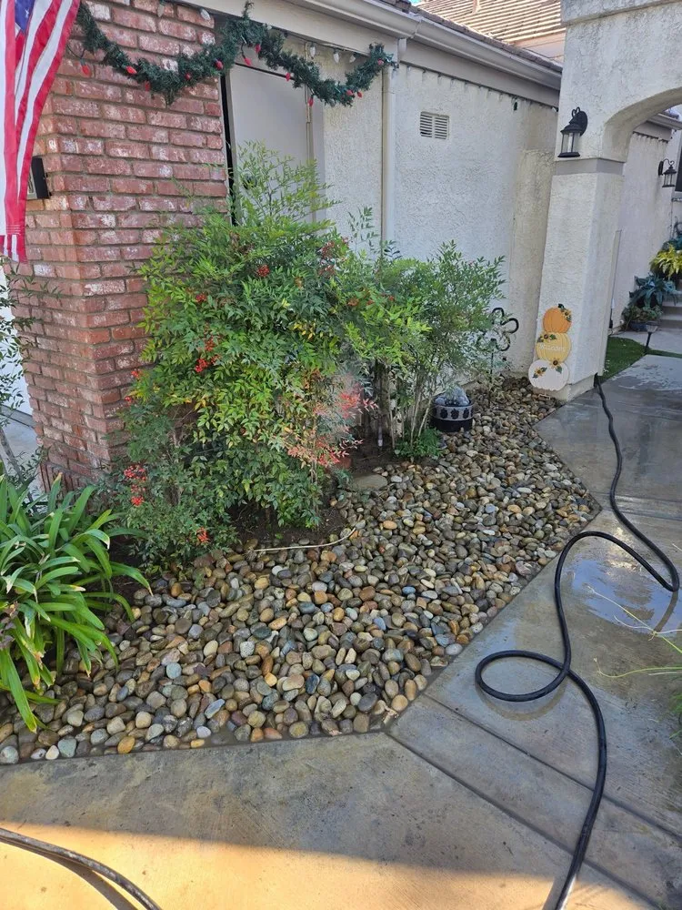Professional garden landscaping in Santa Clarita, CA by AC Landscaping