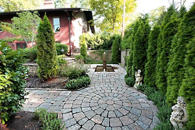Reliable yard cleanup service for beautiful yards across Knoxville, TN - Acadia Landscape