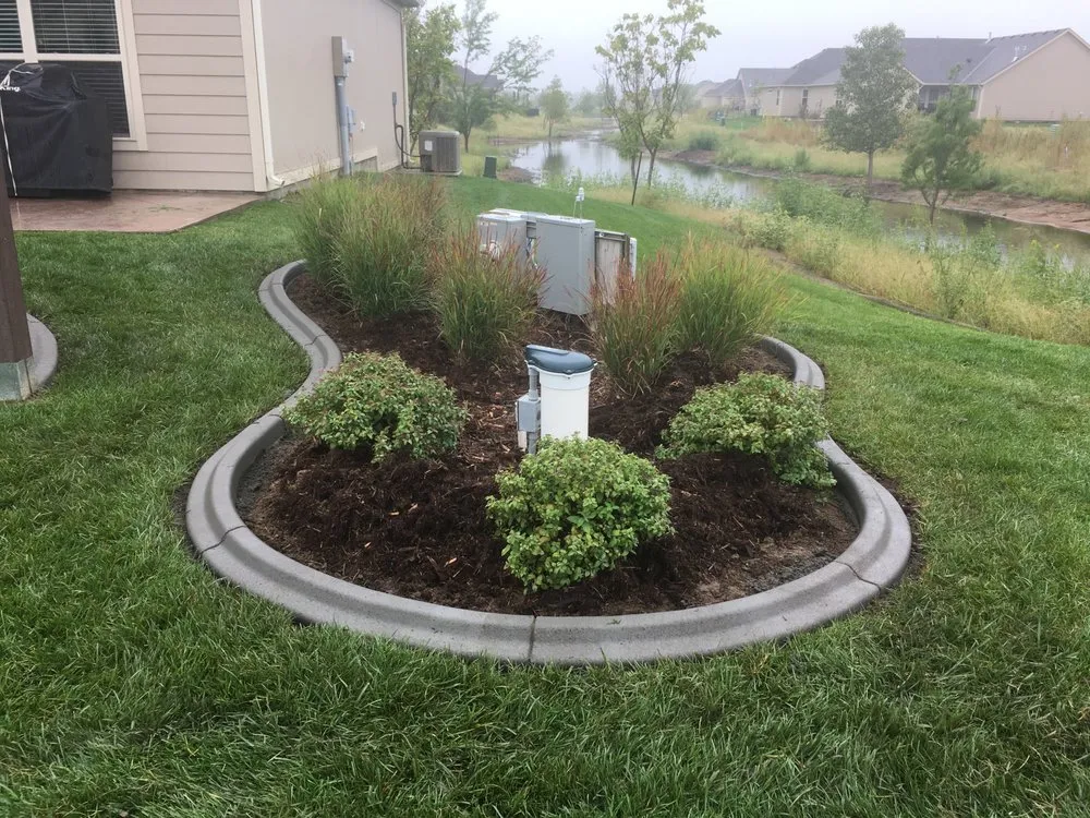 Local yard maintenance in Valley Center, KS by Accent Borders