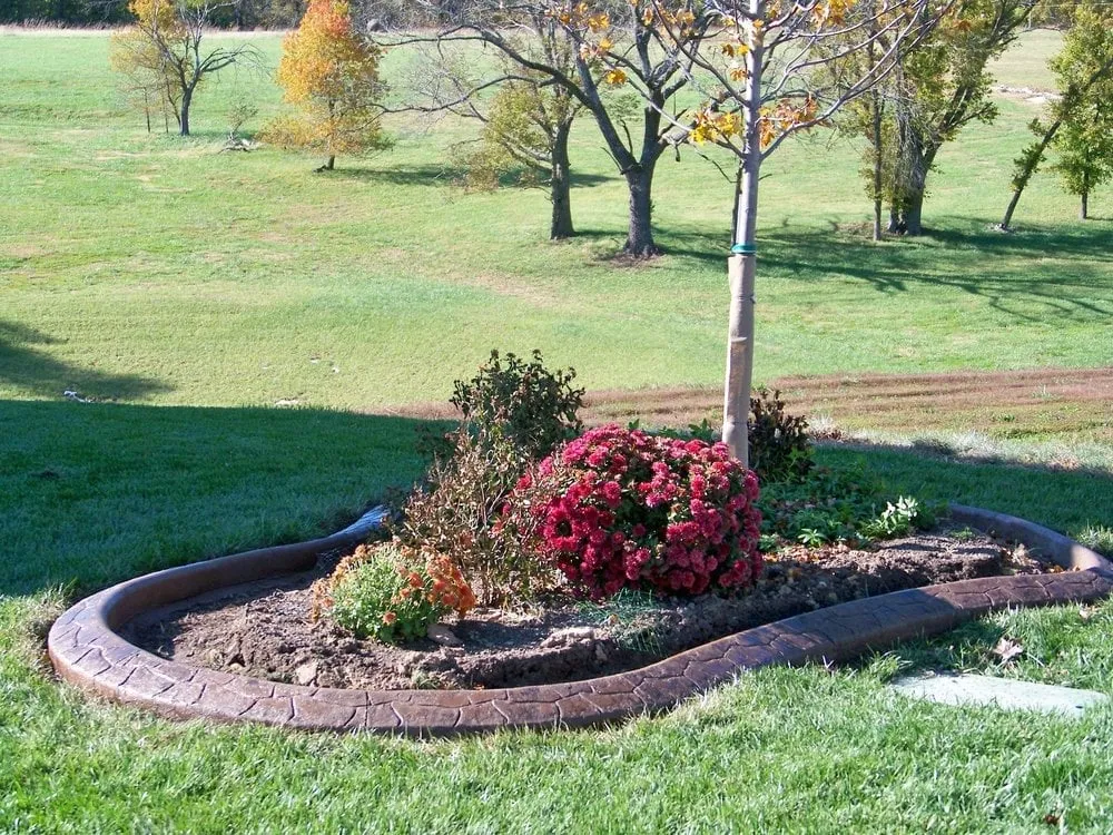 Affordable garden landscaping experts serving Springfield, MO - Accent Curbz
