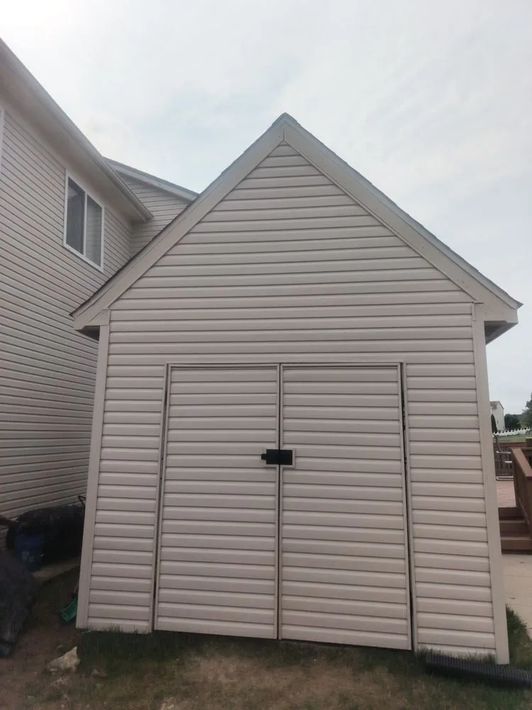 Trusted yard cleanup service in Flint, MI by Accumod Home Improvement