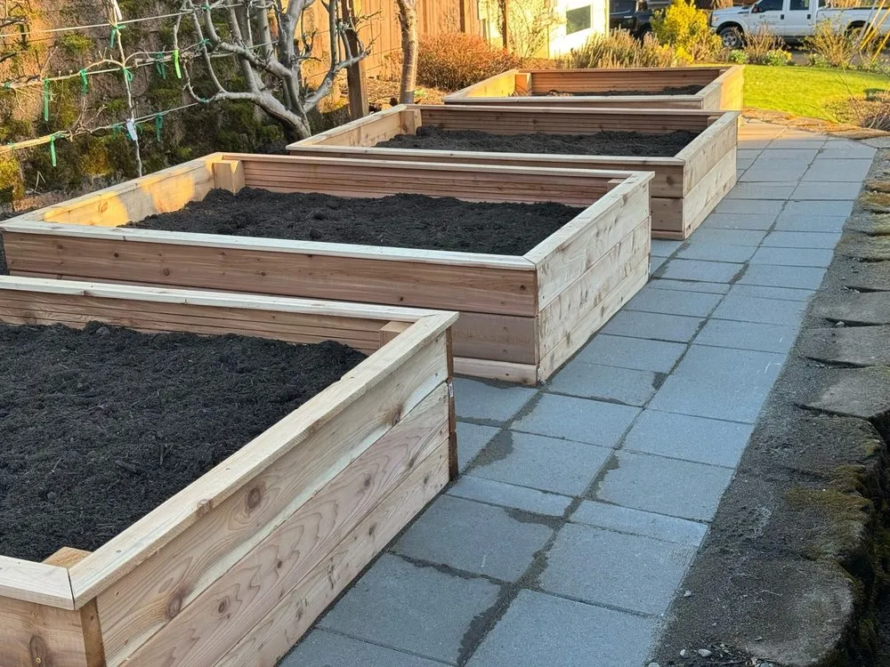 Custom lawn mowing service experts serving Portland, OR - Ace Green Garden & Home