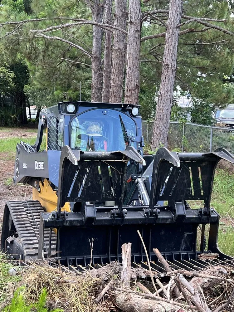Custom yard maintenance experts serving Lake Mary, FL - Ace Land Development