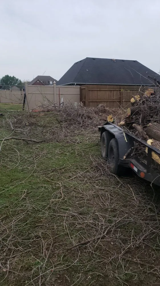 Top-rated yard cleanup service in Fort Gibson, OK - Ace of Blade'z Lawncare