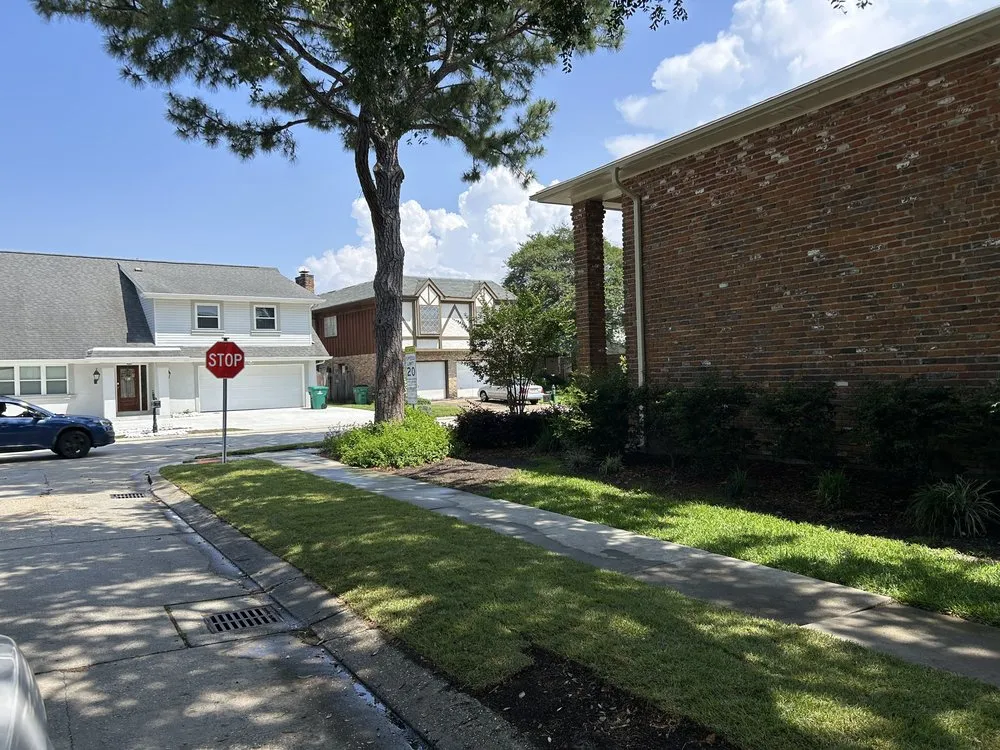 Professional residential landscaping in Kenner, LA by Ace of Spades Lawn Service