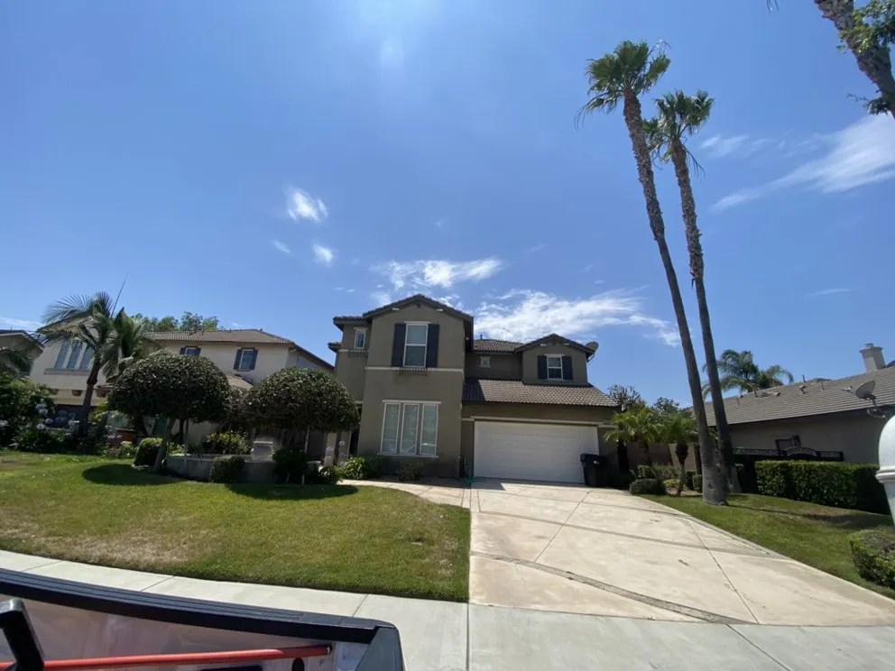 Professional lawn mowing service experts serving Pomona, CA - Aceros Landscaping