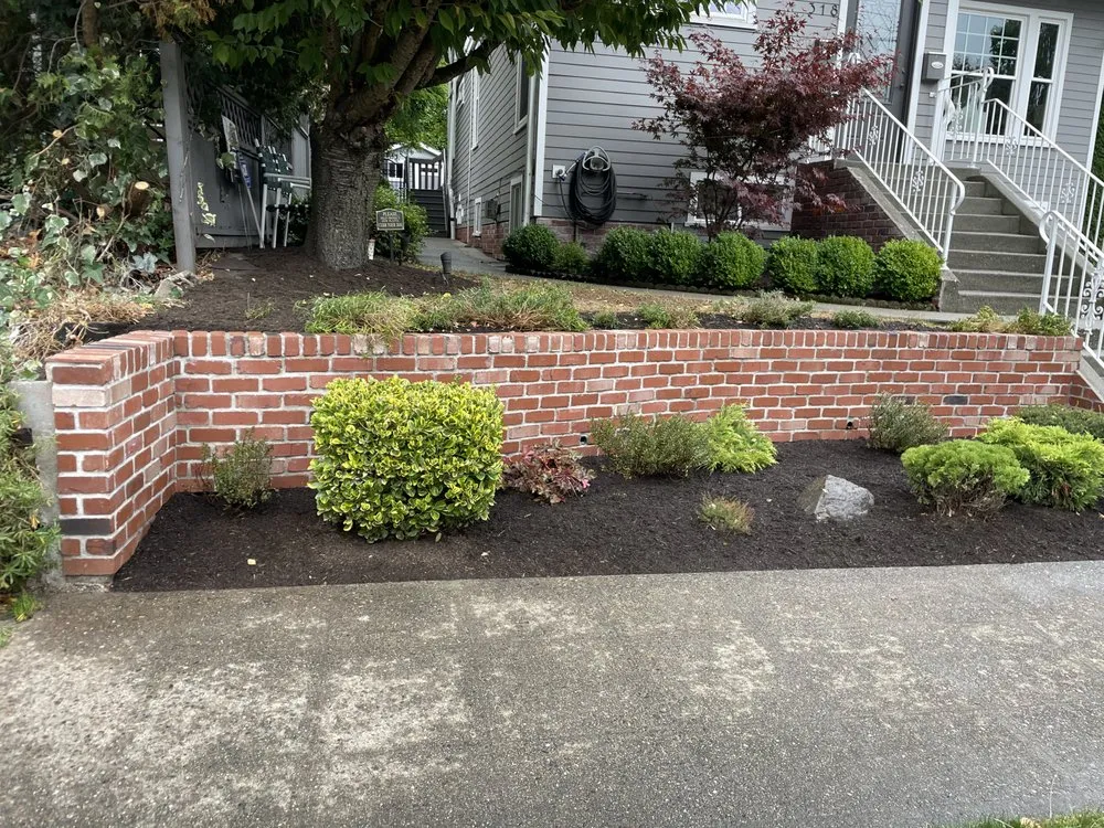 Custom garden landscaping for year-round maintenance in Lynnwood, WA by ACH Construction