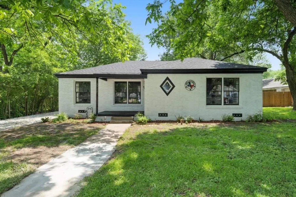 Expert garden landscaping in Waco, TX by ACJ Luxury Remodeling