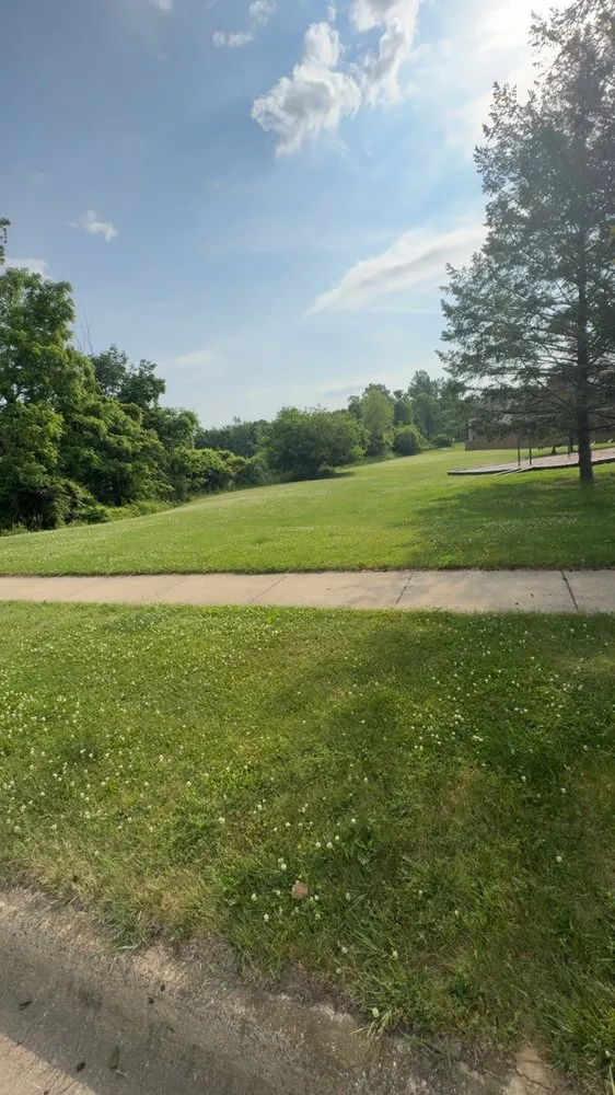 Professional yard maintenance in Lansing, MI - Ackley’s Landscaping