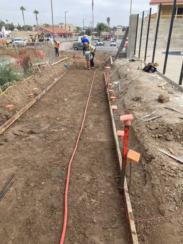 Affordable lawn mowing service experts serving Fallbrook, CA - ACL Construction