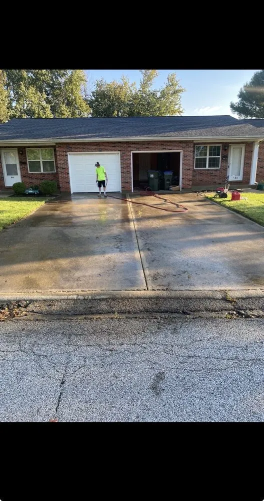 Custom yard cleanup service in Waterloo, IL - ACL Power Washing