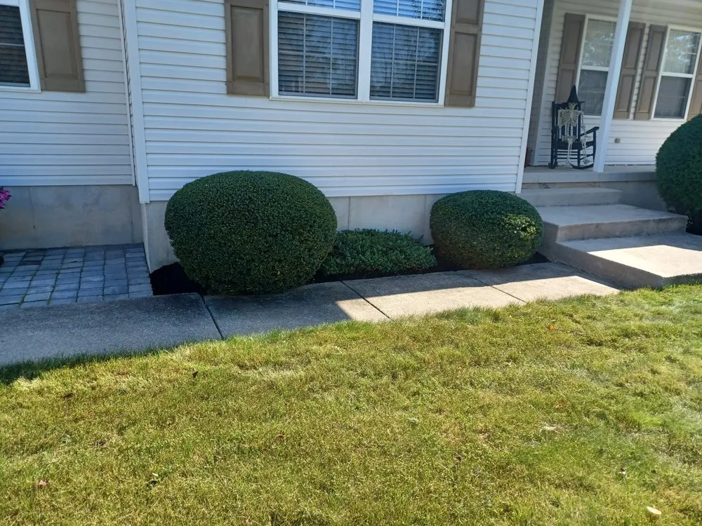 Custom garden landscaping in Vineland, NJ by ACM Landscaping Services