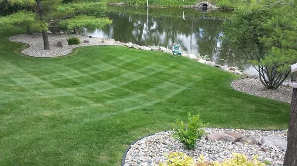 Acorn Lawn Care Logo