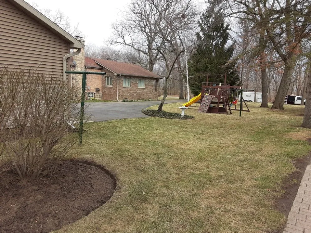 Top-rated yard cleanup service in Zion, IL by Acosta & Son's Lawn &Garden Maintenance