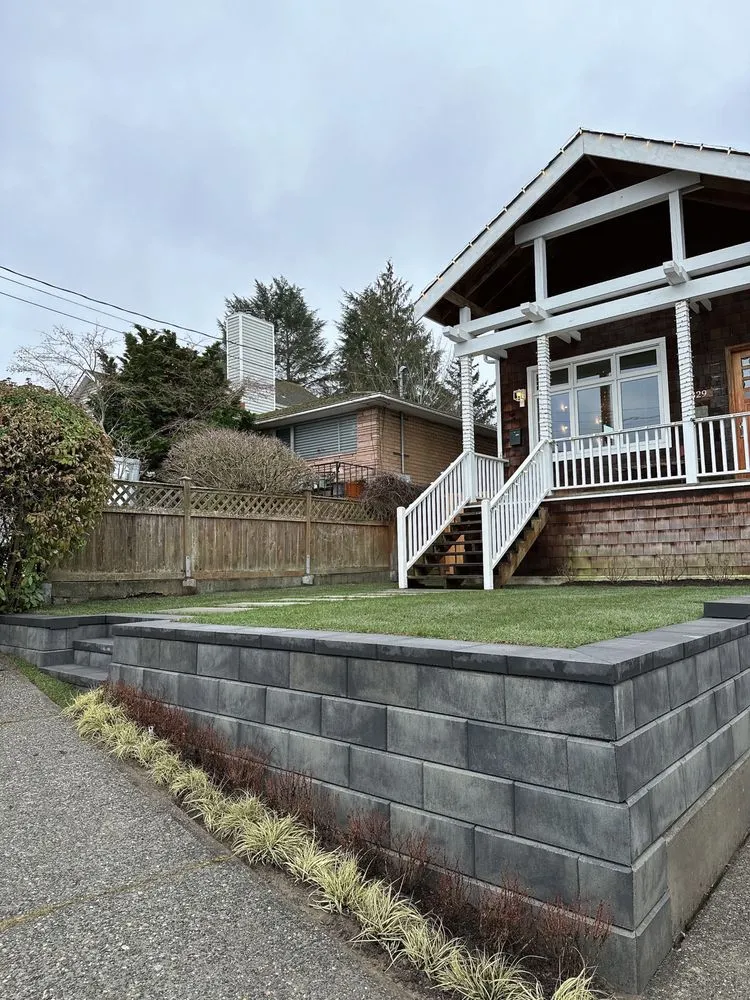 Custom outdoor landscaping in Lynnwood, WA - Acosta Landscape and Pavers