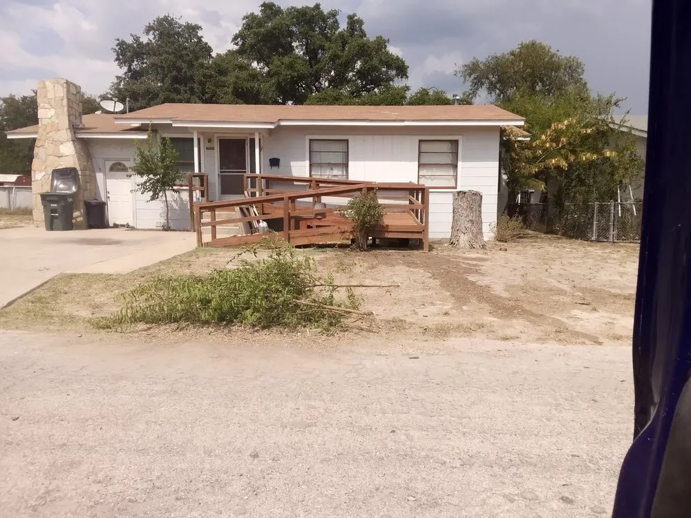 Custom lawn mowing service for beautiful yards across Del Rio, TX - Acosta's Lawn Care and Tree Service