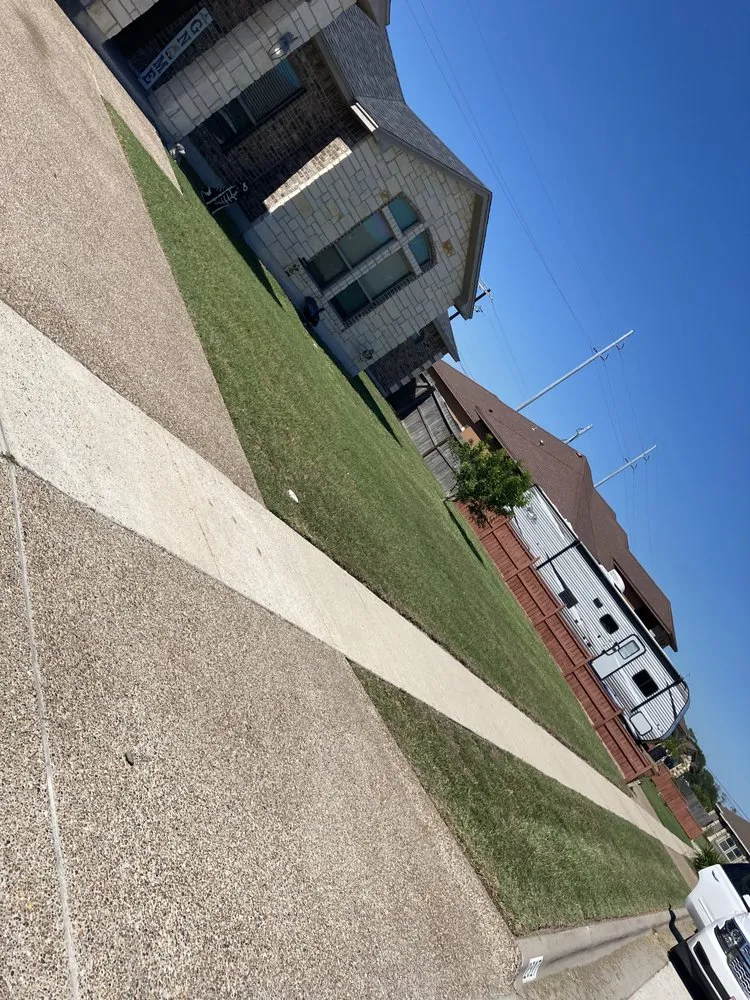 Affordable lawn mowing service in Sinton, TX by Acosta's Lawn Services & More