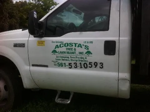 Local yard maintenance experts serving Loxahatchee, FL - Acosta's Tree Services and Lawn Maintenance