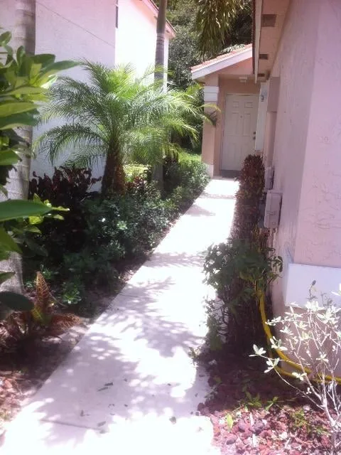 Reliable lawn care service in Loxahatchee, FL by Acosta's Tree Services and Lawn Maintenance