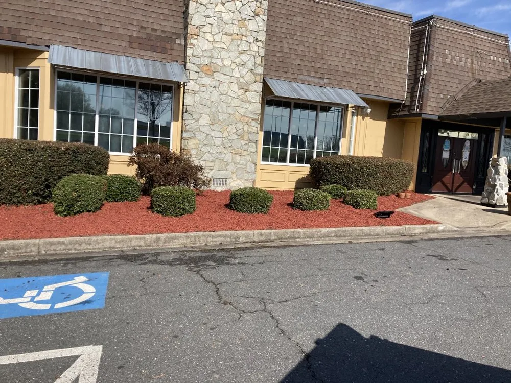 Custom yard cleanup service for beautiful yards in Edgemoor, SC by Acre Lawn Care