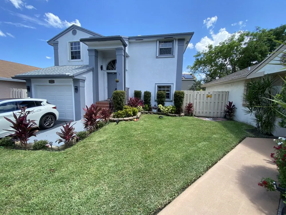 Professional lawn care service in Tamarac, FL - Acruz Lawn Service