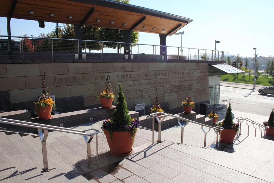 Reliable lawn care service for outdoor upgrades in Cincinnati, OH by Acsent