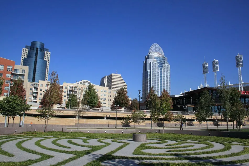 Custom landscaping services in Cincinnati, OH - Acsent