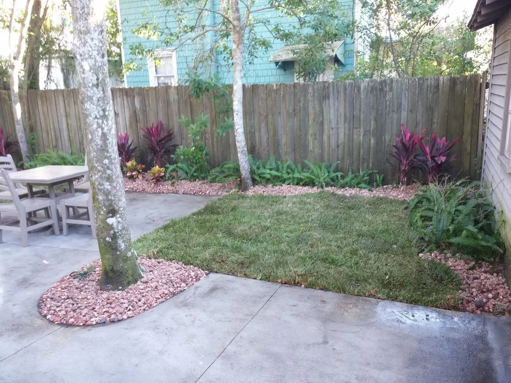 Custom yard cleanup service in Jacksonville, FL by Acucut Lawn Care & Design