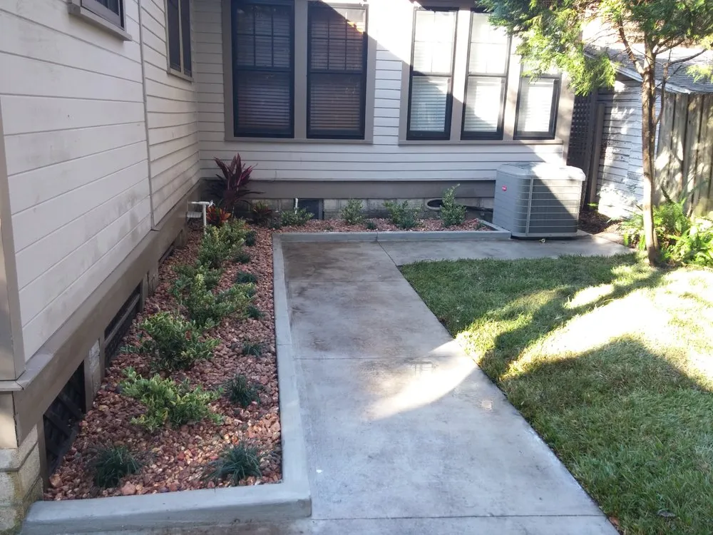 Custom lawn mowing service with custom design across Jacksonville, FL - Acucut Lawn Care & Design