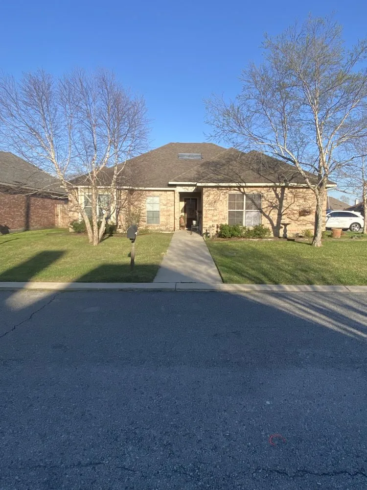 Local yard cleanup service for year-round maintenance across Lafayette, LA - Acute Lawn & Labor