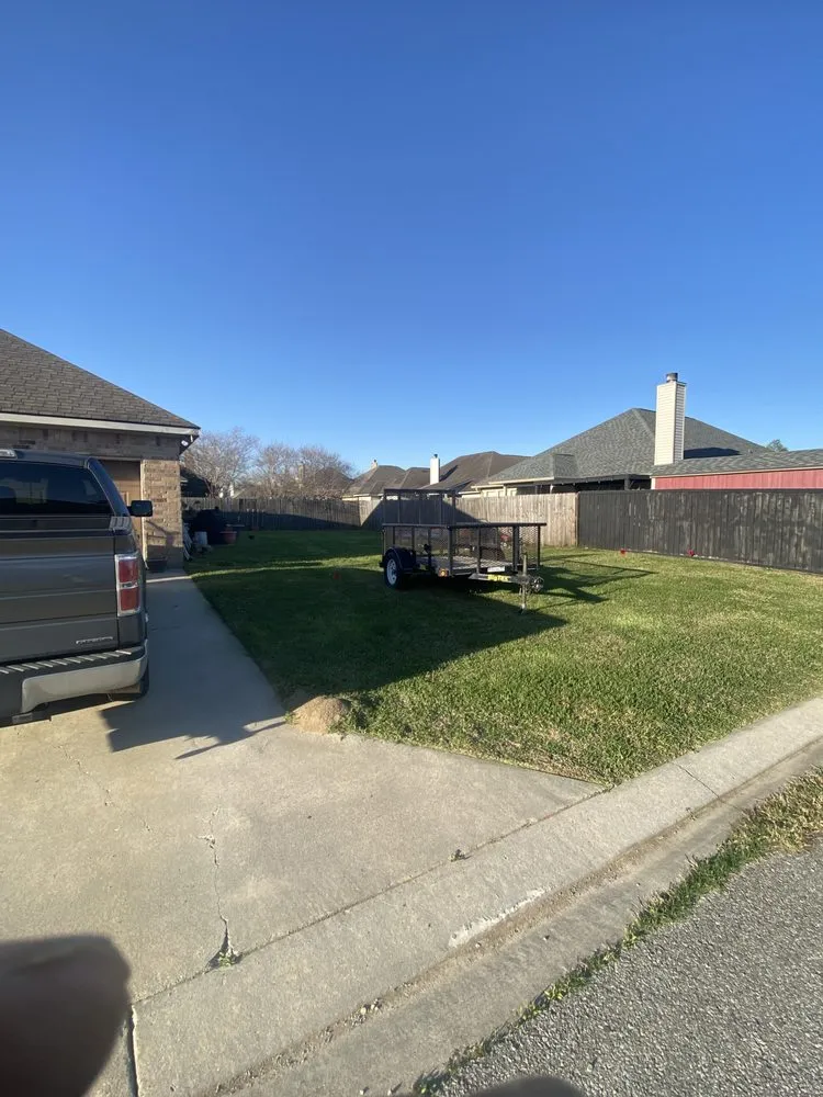 Top-rated yard maintenance for homes in Lafayette, LA by Acute Lawn & Labor