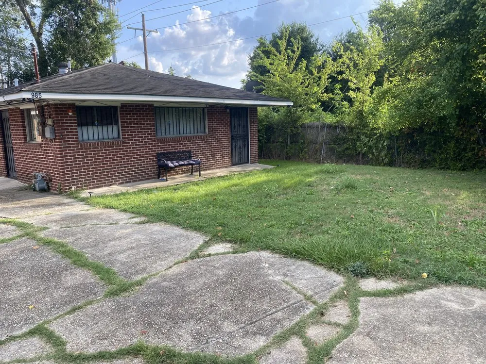 Reliable lawn mowing service with custom design across Baton Rouge, LA - A&D Lawn Care