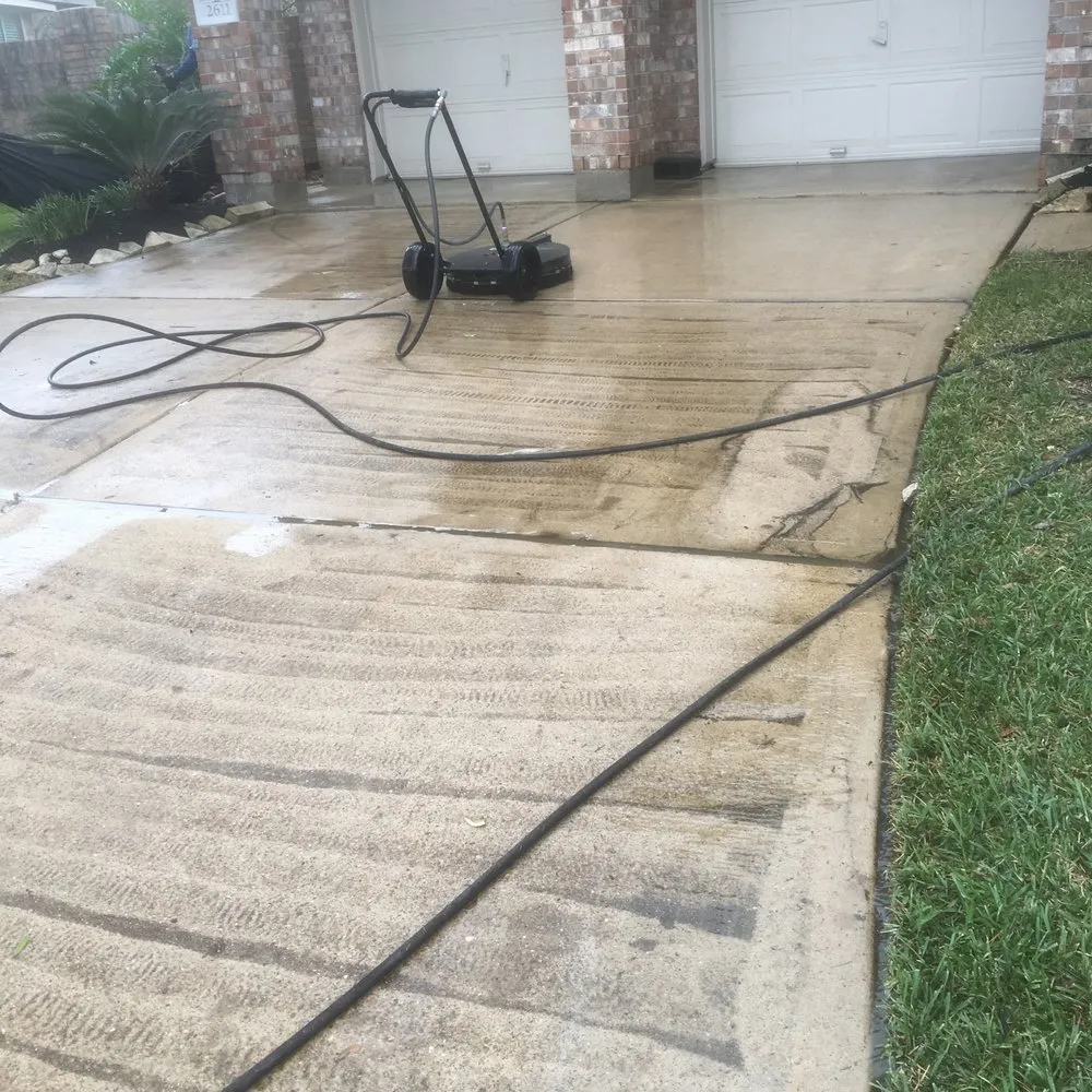 Local yard maintenance for residential properties in Houston, TX by A&D Services