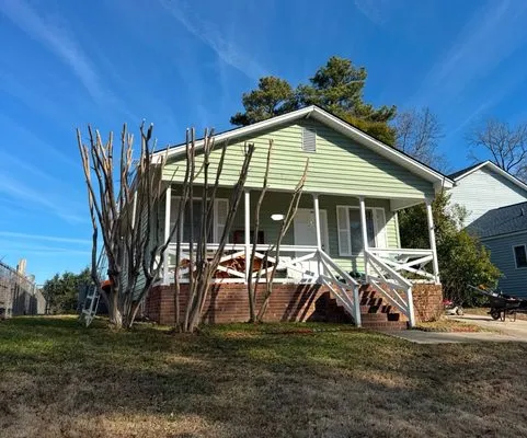 ADA Lawn and Land Service Logo