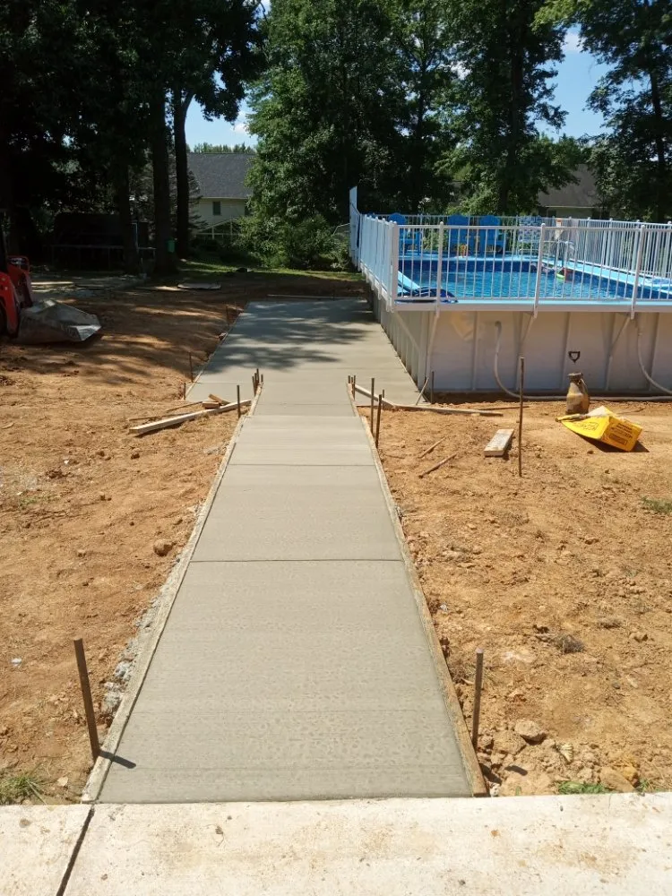 Trusted lawn mowing service experts serving Wilmington Manor, DE - Adalberto Services