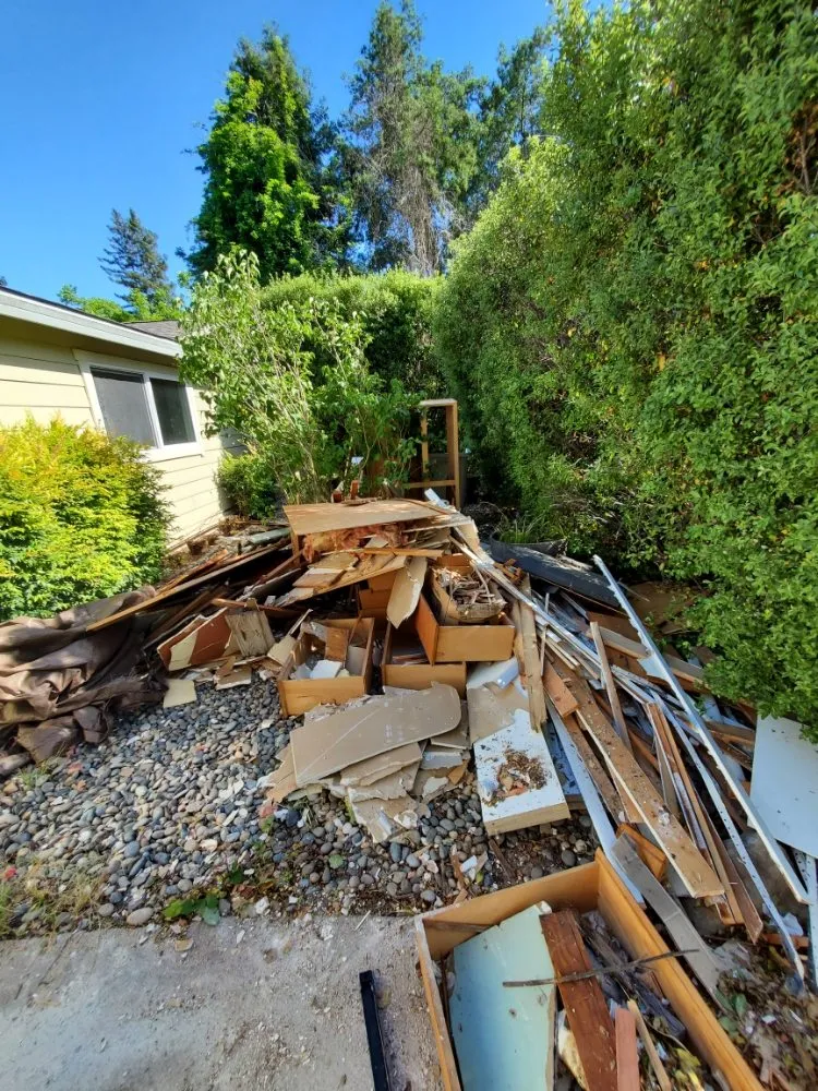 Reliable landscaping services for beautiful yards in Santa Rosa, CA by Adan's Hauling