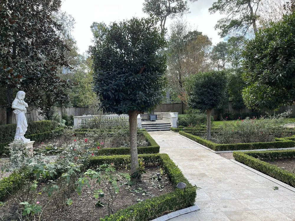 Affordable lawn mowing service experts serving Houston, TX - Adans Lawn Care