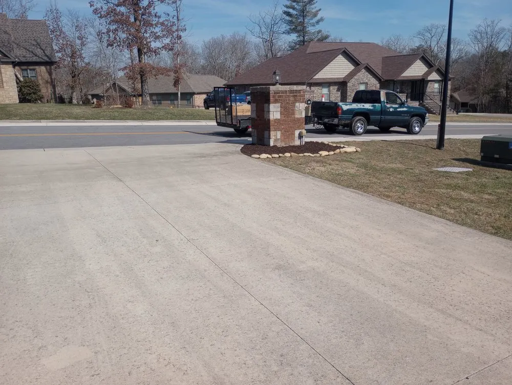 Local yard cleanup service in Crossville, TN - Adkins Customs Lawn Care