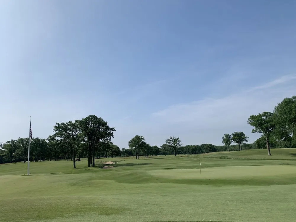 Custom residential landscaping near you in Waukegan, IL by Admirable landscape