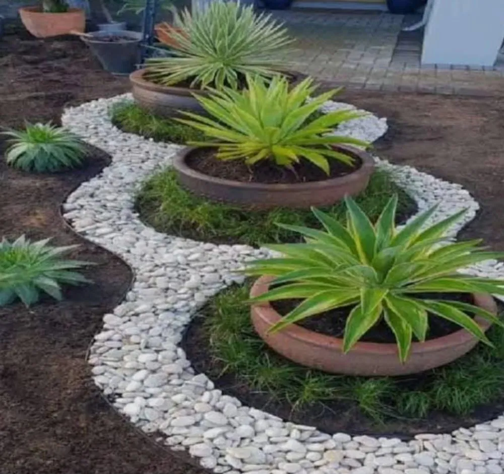 Local lawn mowing service in Elgin, TX by Adrian Garcias