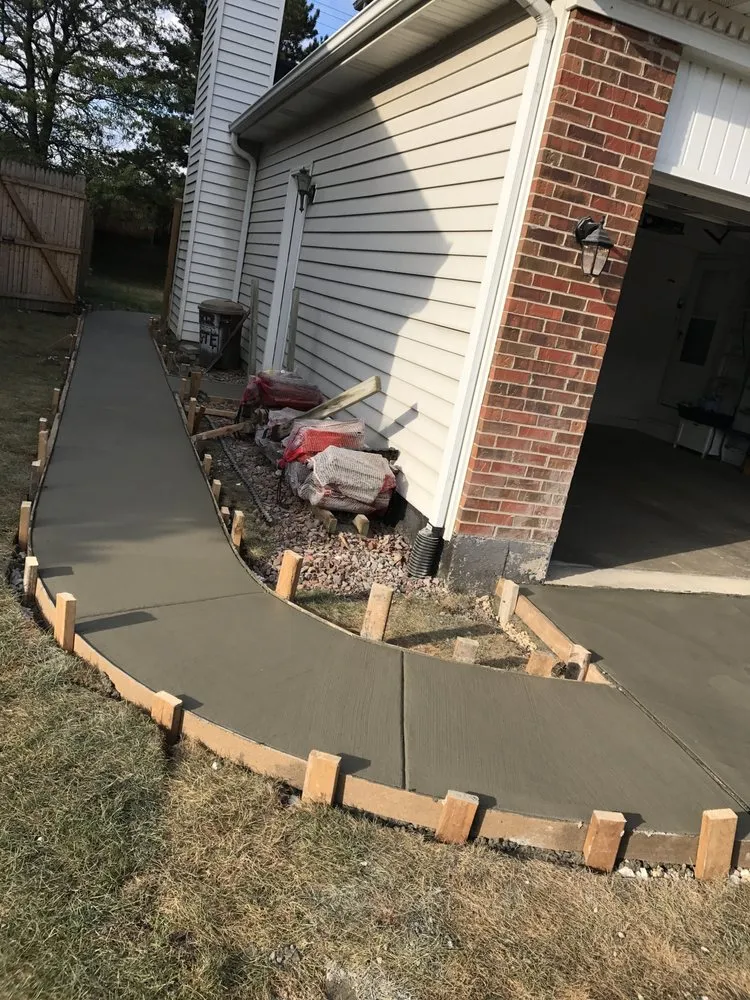 Reliable landscaping services experts serving Mundelein, IL - Adrian's Landscape