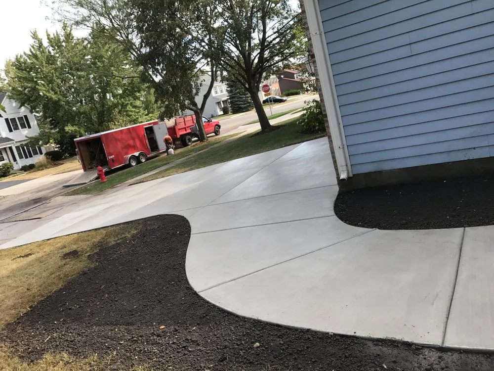 Trusted yard cleanup service in Mundelein, IL by Adrian's Landscape