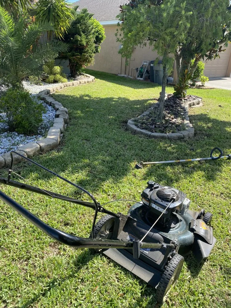 Expert yard cleanup service experts serving RIVERVIEW, FL - Adrian’s Landscaping