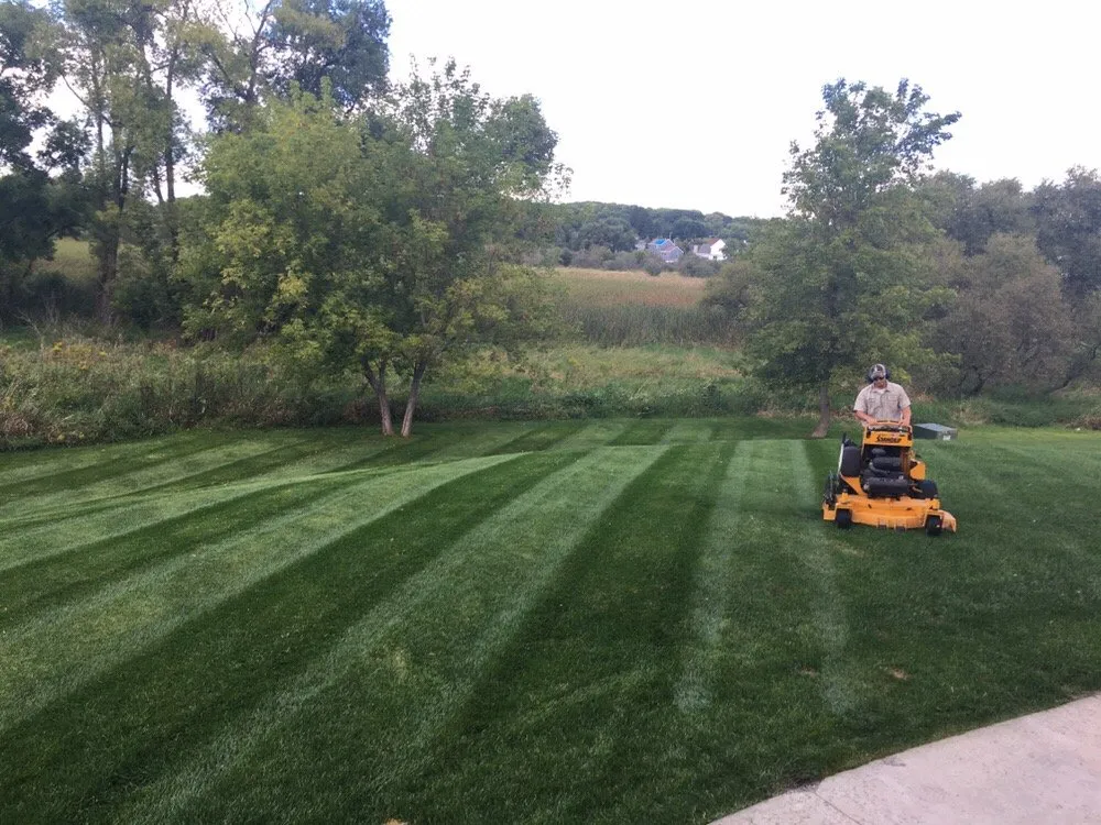 Custom yard cleanup service experts serving Hartford, WI - Advance Lawn Service