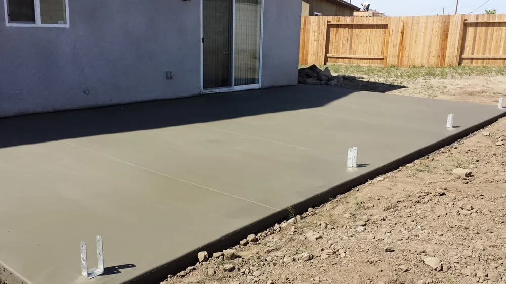 Expert yard cleanup service for homes across Bakersfield, CA - Advanced Curbing